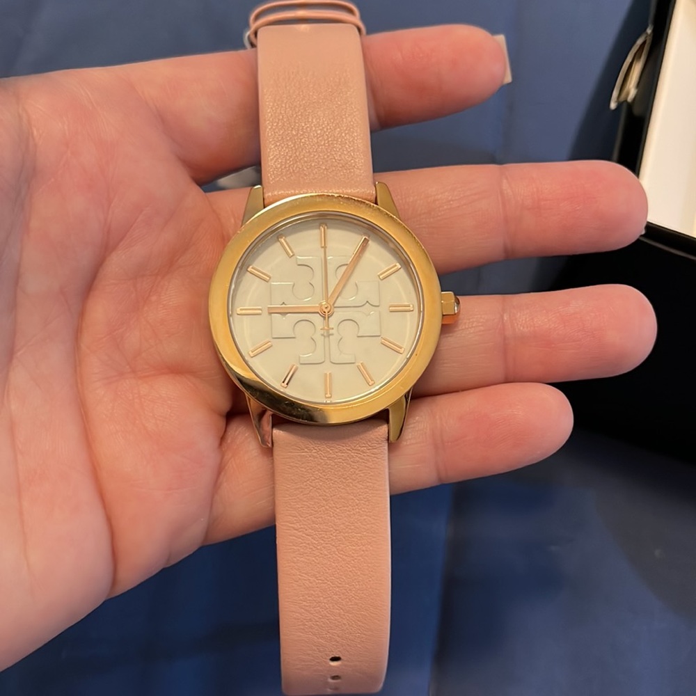 Tory Burch rose gold watch 🌟 - Picture 4 of 6